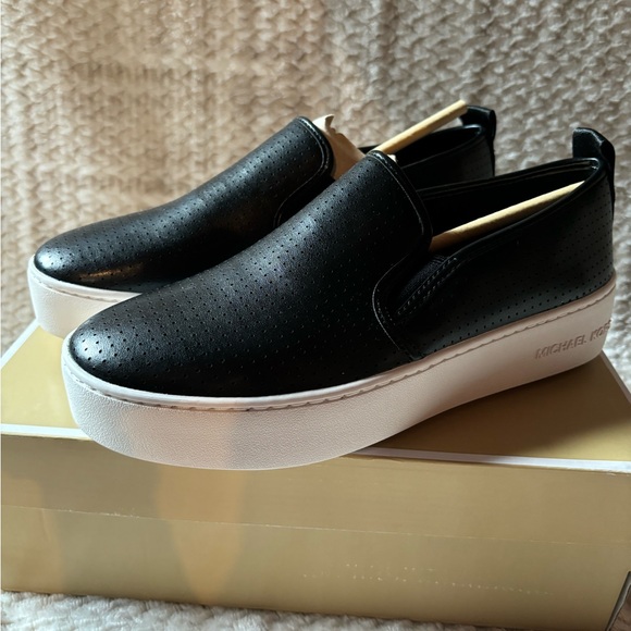 Brandnew Michaels Kors black Slip on shoes - Picture 1 of 4